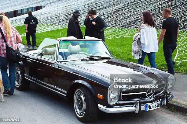 Старый Кабриолет Автомобиль Mercedes Sl 280 — стоковые фотографии и другие картинки Mercedes-Benz - Mercedes-Benz, Mercedes-Benz SL, Автомобиль